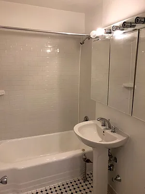 Rented by Silverstreet RE LLC | media 19