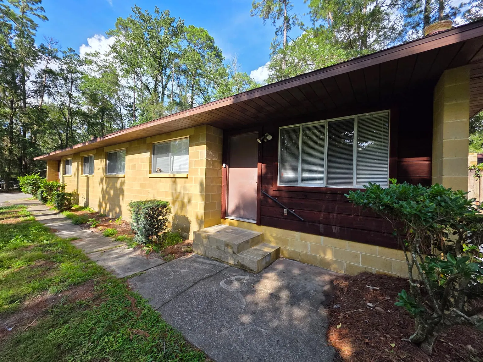 2 bed, 884 sqft, $1,300 — Photo 1