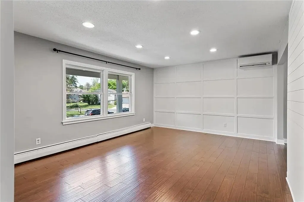 4 bed, 2080 sqft, $3,000 — Photo 3