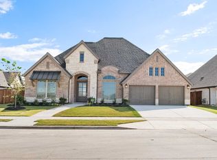 10469 Gray Hills Dr, Fort Worth, TX 76126
