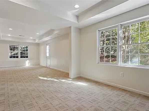 315 Commons Gate Ct, Roswell, GA 30075