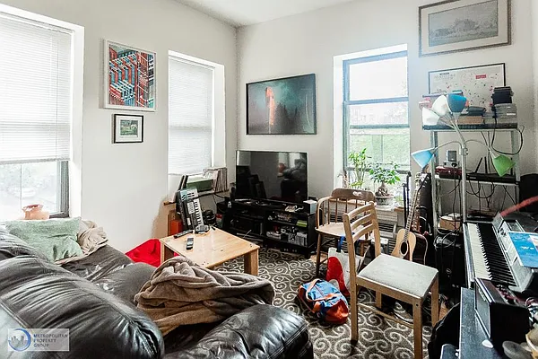 Rented by Metropolitan Property Group | media 37