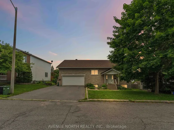 6803 Barsona Pl, Ottawa, ON K1C 1J2