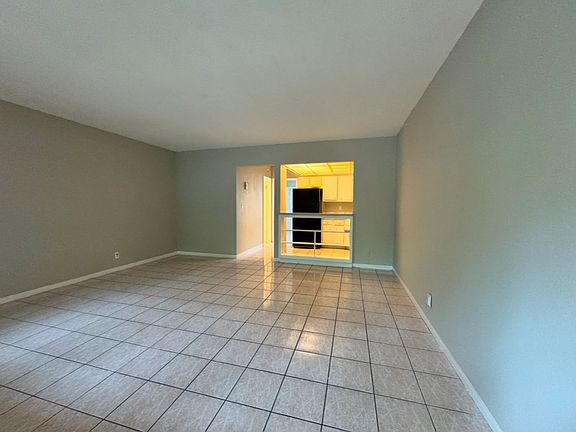 3rd image of 4317 NE 21st Ave APT 6