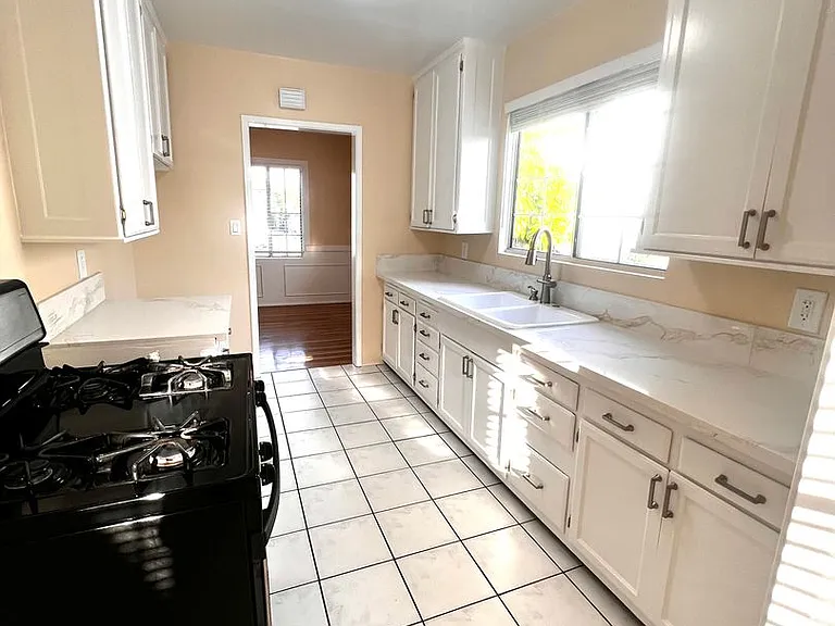 4139 Keever Ave — Photo 22