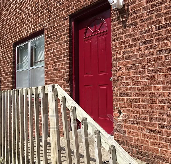 201 W Washington St #C — Photo 1