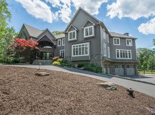 25 Red Oak Ln, Kinnelon, NJ 07405