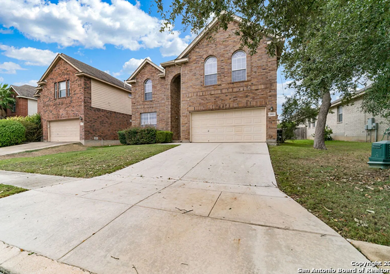 5 bedrooms, 2.5 baths in Canyon Springs Subdivision! — Photo 2
