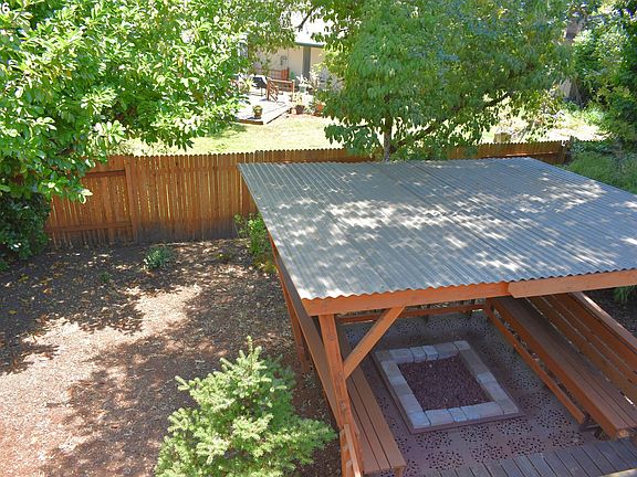 3rd image of 4739 Larkwood St