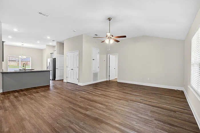 15740 Rachael Dr — Photo 15