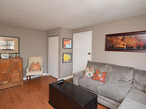 5th image of 824 S Arlington Mill Dr APT 301