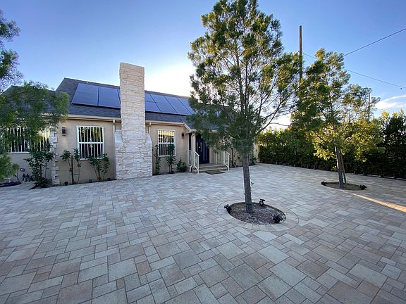 2nd image of 11829 Glenoaks Blvd