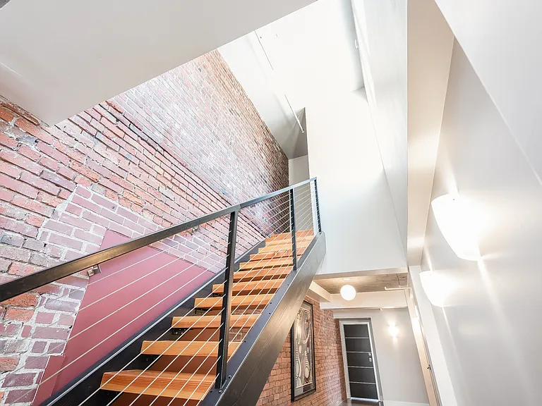 2135 Commerce St — Photo 29