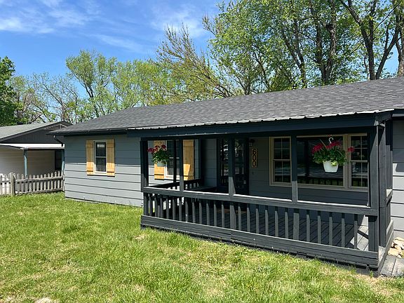 3rd image of 600 Shelton Avenue