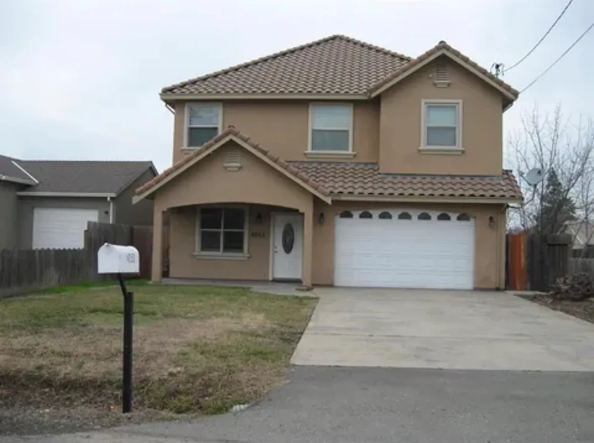 5 bed, 2423 sqft, $3,200 — Photo 1