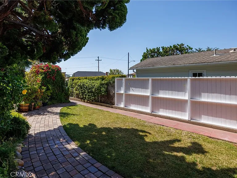 210 Cypress Dr — Photo 12