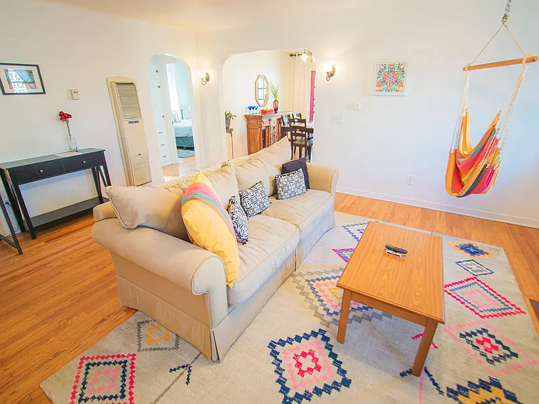 2423 Rose Ave NW — Photo 5