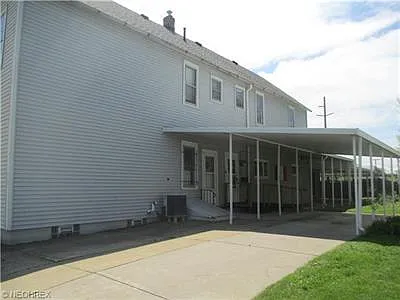 Building Photo 3