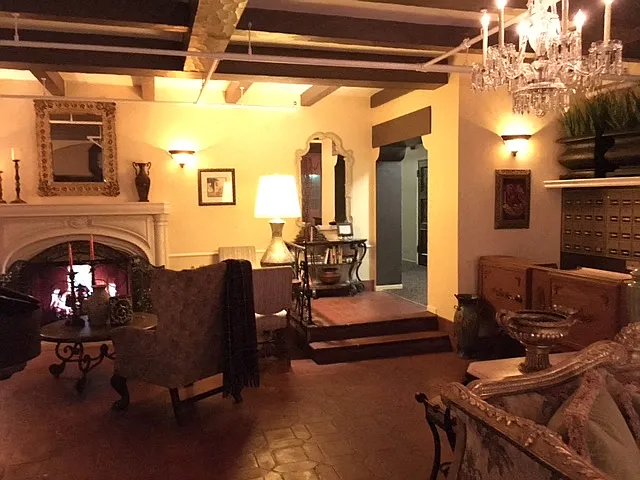 Chateau Alto Nido Apartments — Photo 19