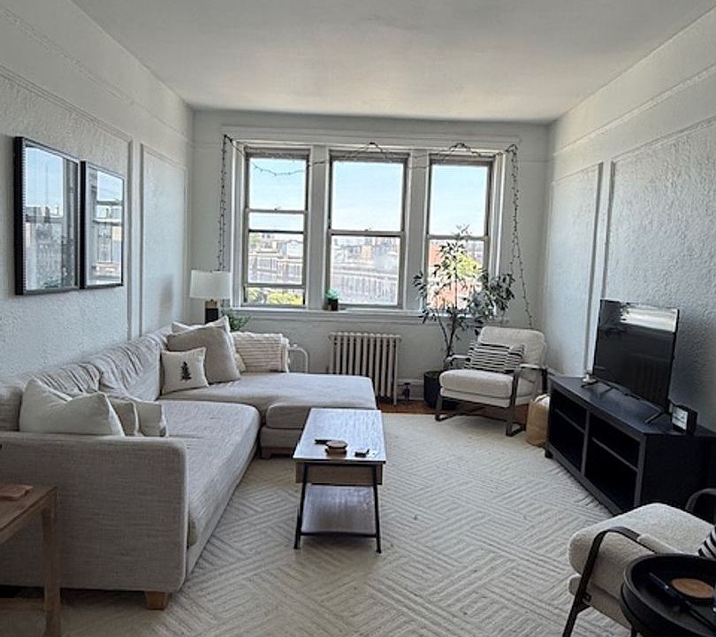 1st image of 20B Colborne Rd #12