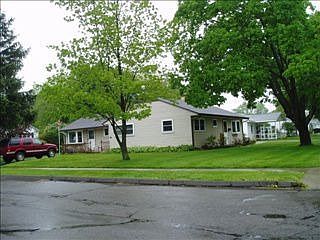 1st image of 122 Lynhurst Ave