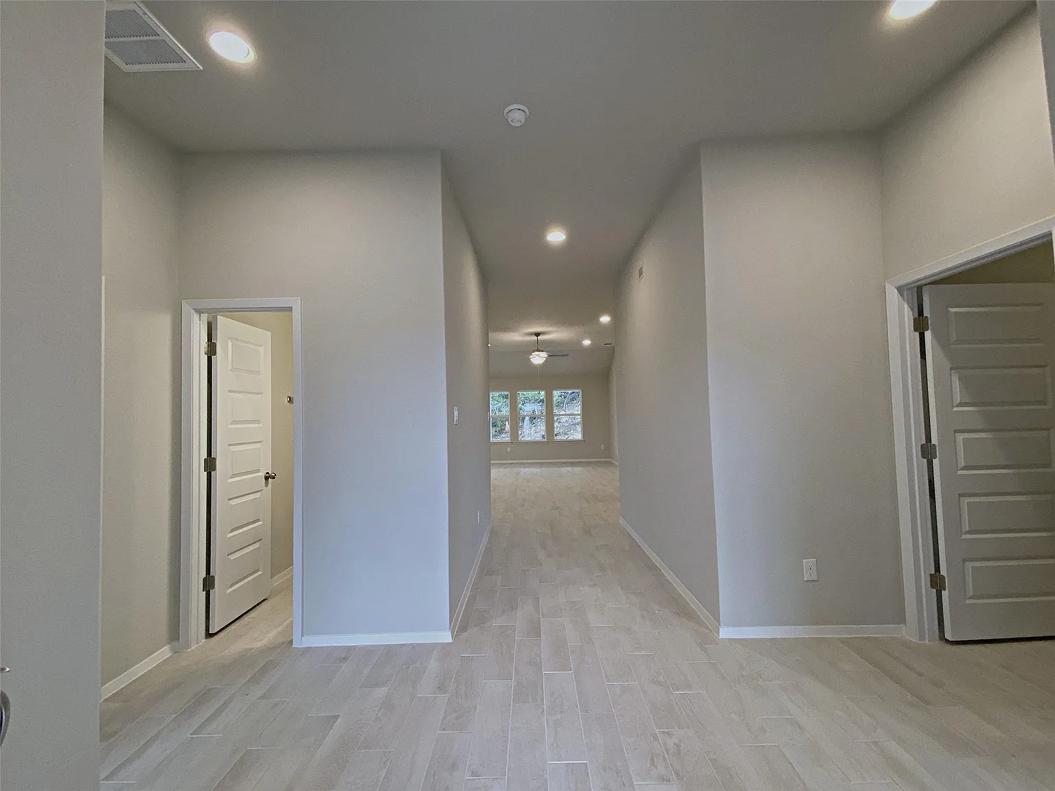 3 bed, 2.0 bath, 1931 sqft, $2,300 — Photo 4