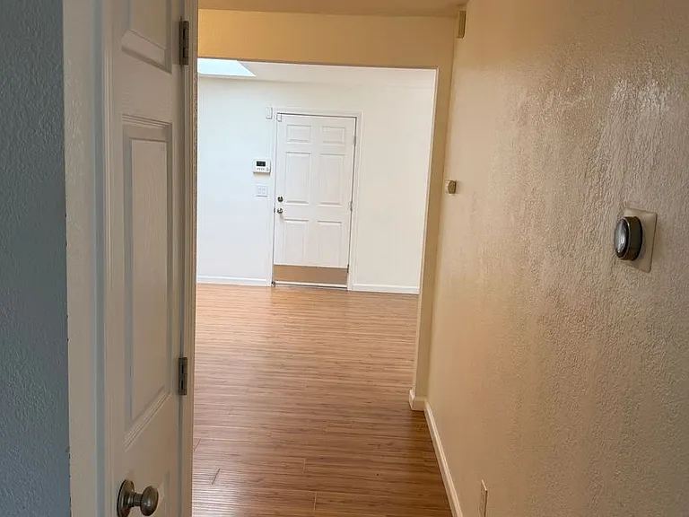 3829 Delaware Ave — Photo 20