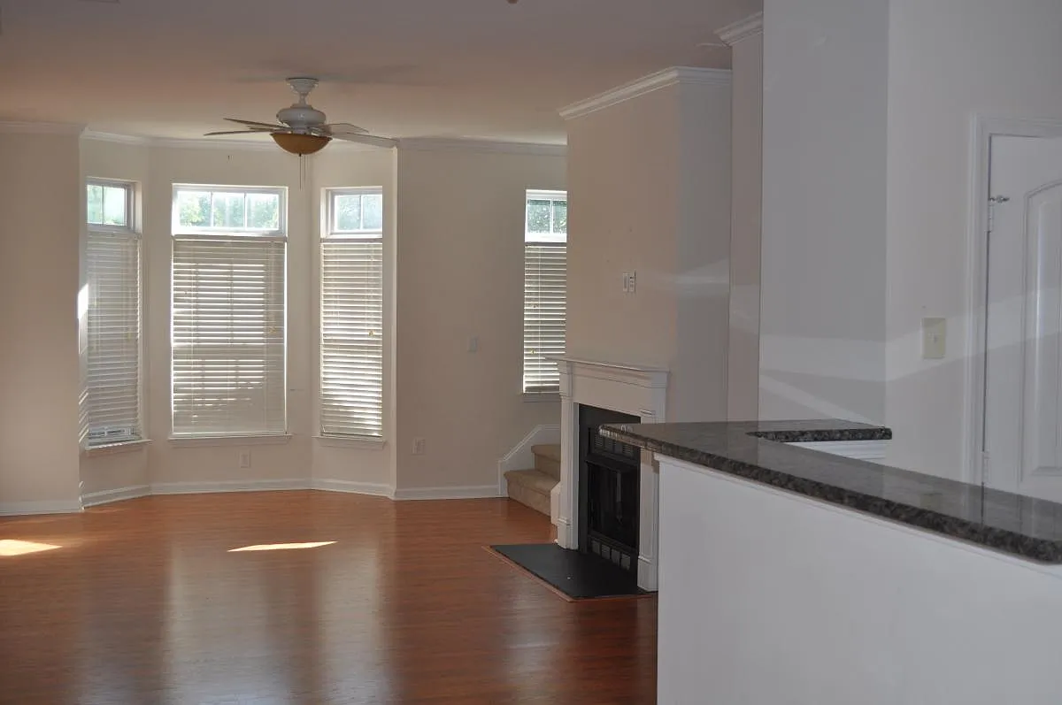 3 bed, 2.5 bath, 1650 sqft, $2,199 — Photo 3