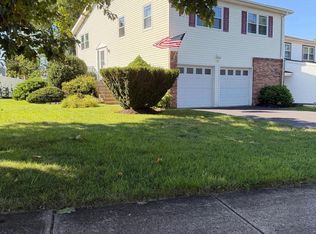 131 Chesapeake Dr, Newtown, PA 18940