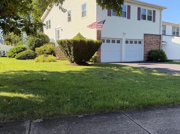 131 Chesapeake Dr, Newtown, PA 18940