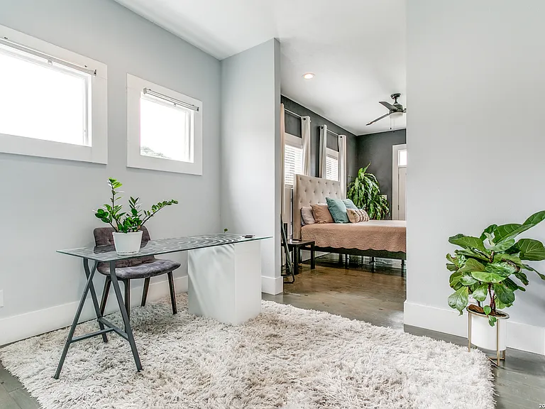 312 Burleson St — Photo 13