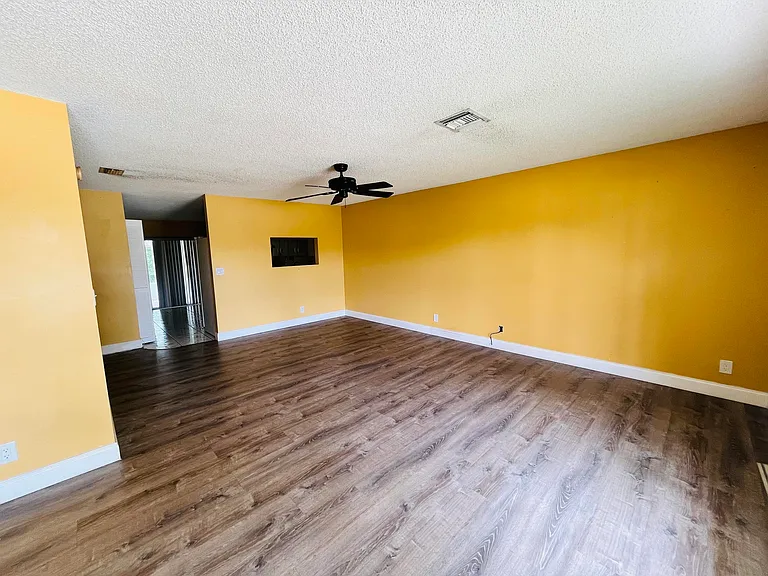 5855 Timber Valley Dr — Photo 2