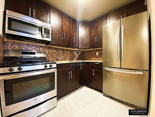 4th image of 398 Tompkins Ave APT 1A