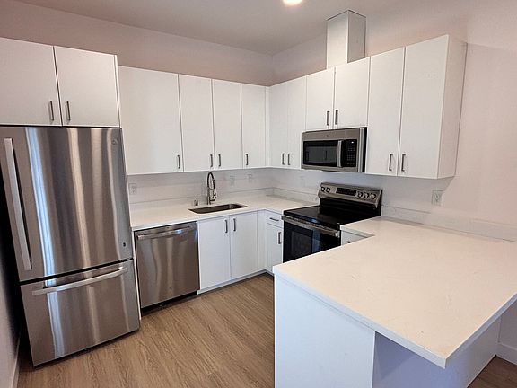 3rd image of 630 Harbour Way #A