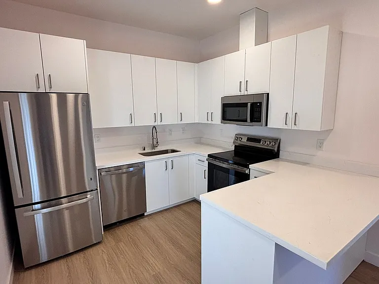 630 Harbour Way — Photo 35