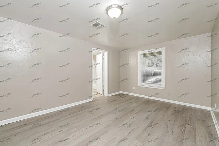 1100 Locust Dr — Photo 10