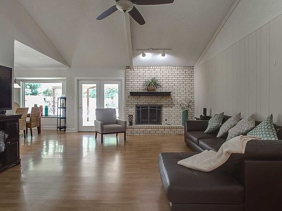 321 Ferenz Ave-8.jpg