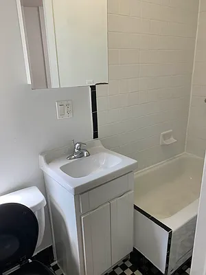 Rented by M.Grossman R.E. Management | media 17