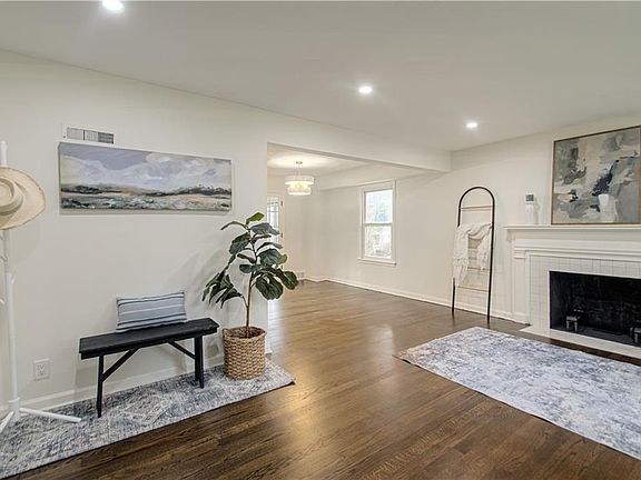 3rd image of 8111 Ward Parkway Plz