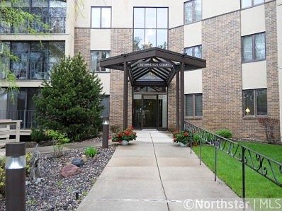1st image of 10 Windsor Ct #313