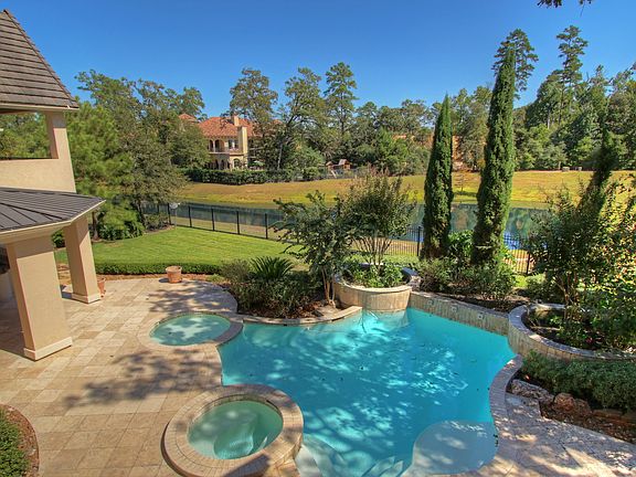 Fantastic pool & spa w/water features