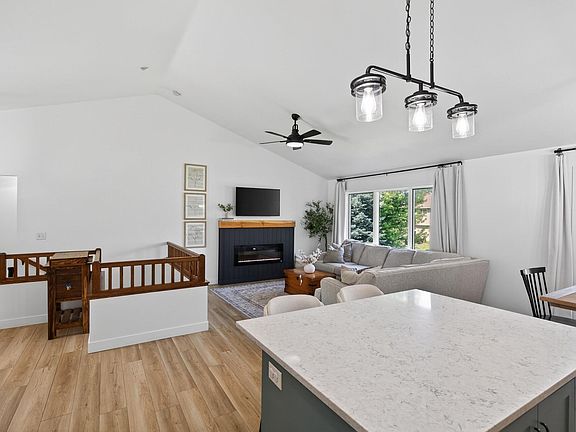 5th image of 515 10th Ave NE
