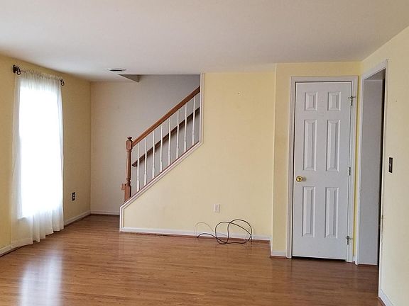 3rd image of 9816 Wandering Ln