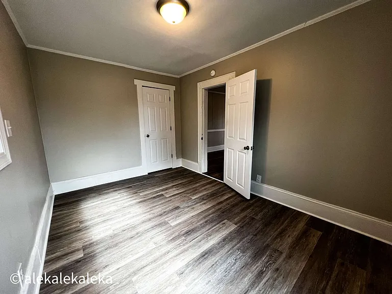 1113 W Webb Ave — Photo 5