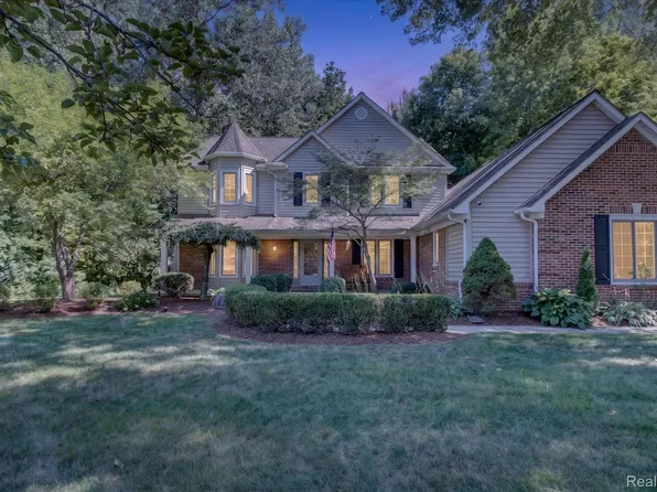 42151 Woodcreek Ln, Canton, MI 48188