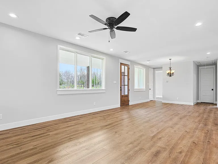 134 Crawford Rd — Photo 9