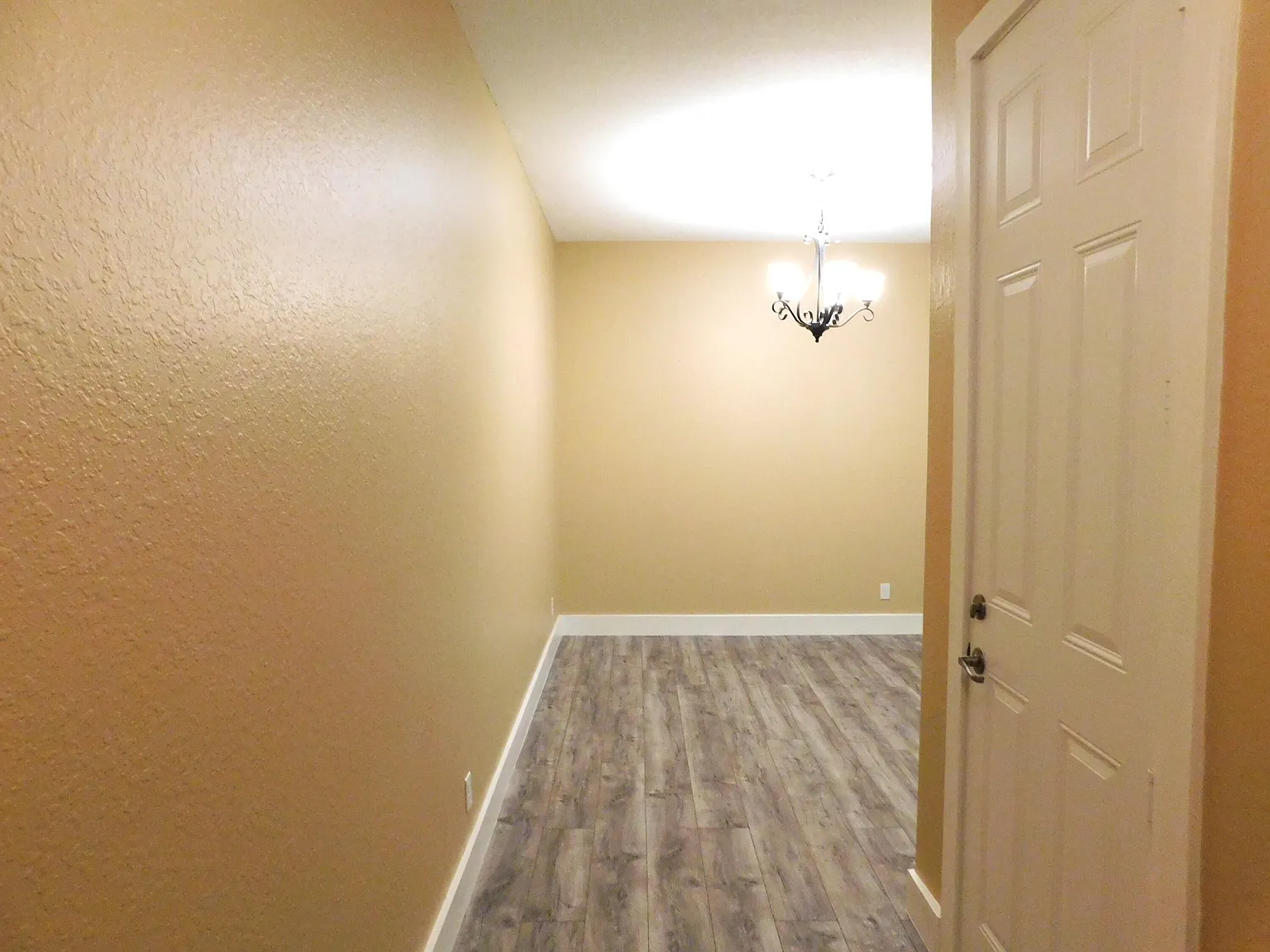 2 bed, 2.5 bath, 1633 sqft, $2,300 — Photo 3