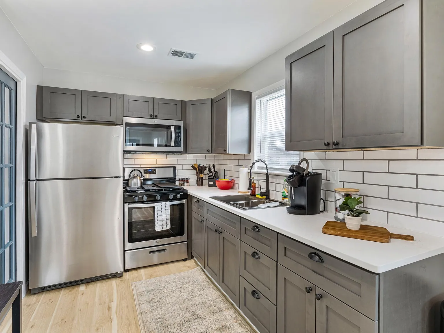 2 bed, 800 sqft, $3,250 — Photo 3