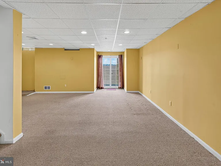 27 Lincoln Dr — Photo 49