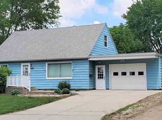 206 W 19th St, Yankton, SD 57078